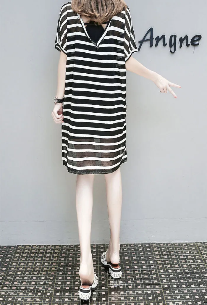Dress Wanita Hitam Putih Garis Garis Leher V Lengan Pendek